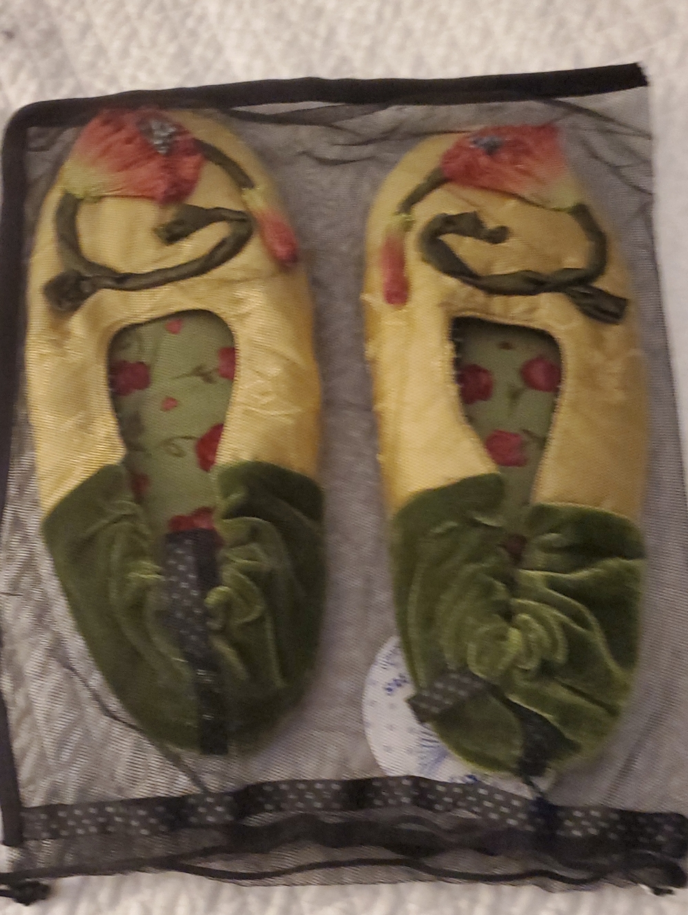 Whimsical 🩷Women's Pink Striped Velvet Floral Slip-On Slippers